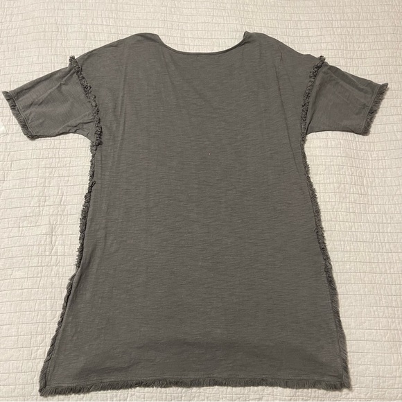 UMGEE Women's Short Sleeve Fringe Trim Hem Side Slit Tunic Top Relaxed Gray Med - Picture 8 of 8